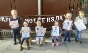 Children wishing Happy Mother's Day