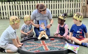 Children learning about the Queen